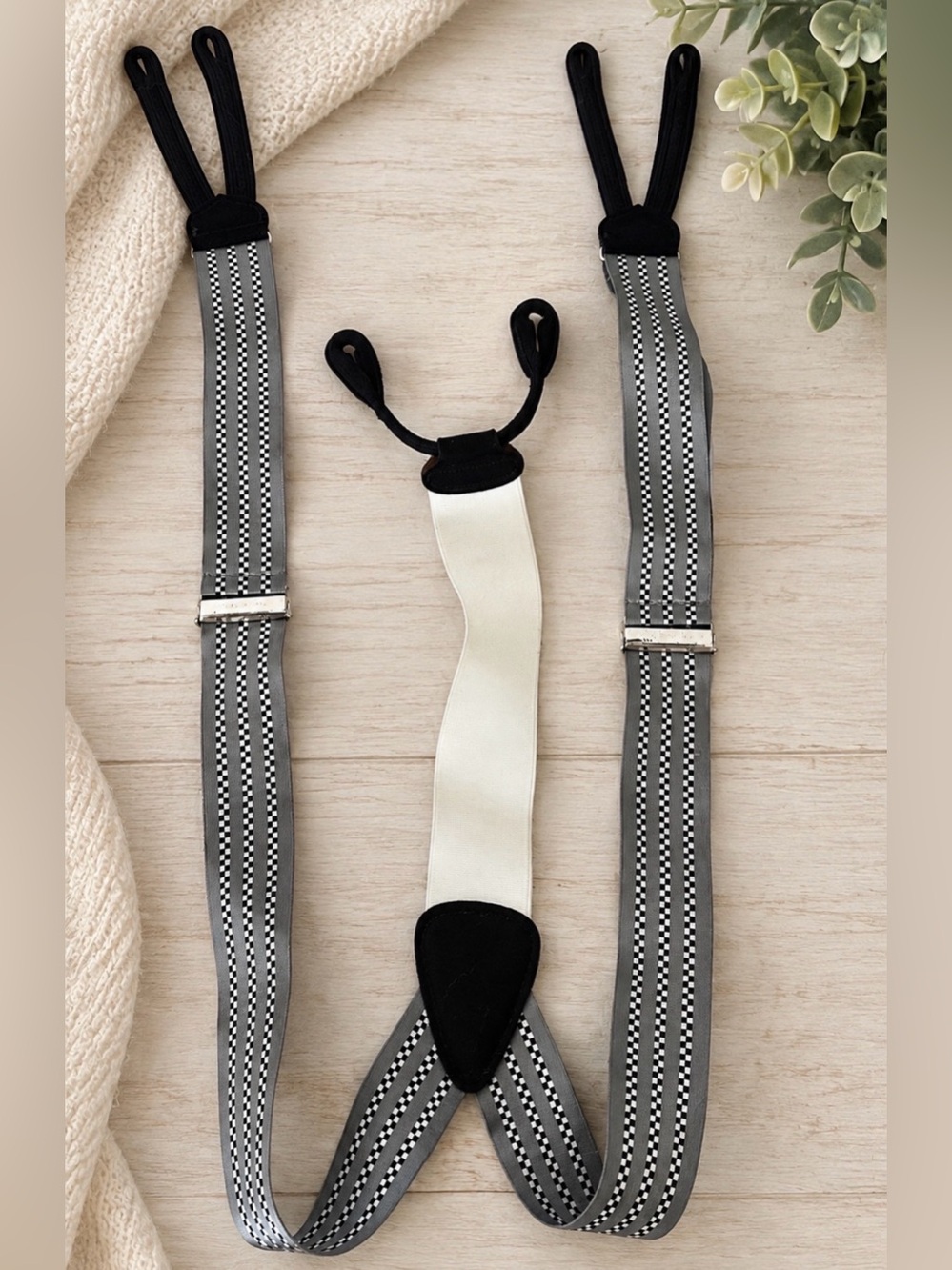 Trafalgar Men's Black and Gray Checkered Suspenders